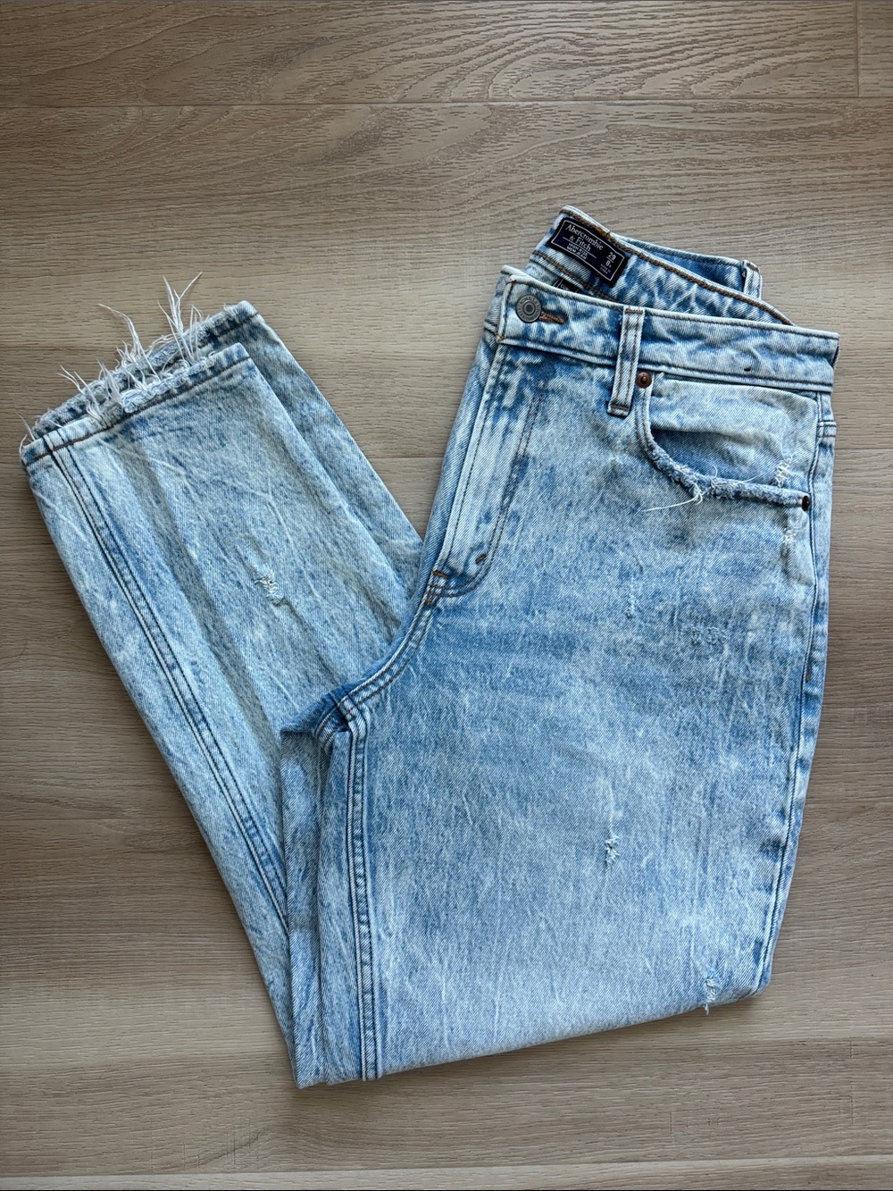 A&F - High Rise Mom Jean Curve Love